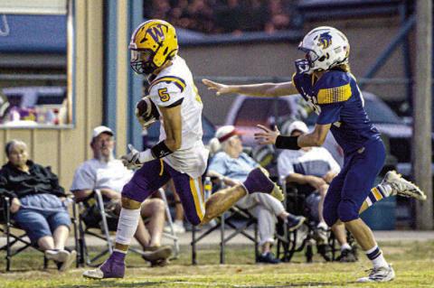 Colt Richards breezes by the Thackerville defense.