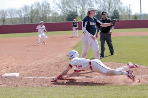 Chayden Flanagan safe at 3rd base.
