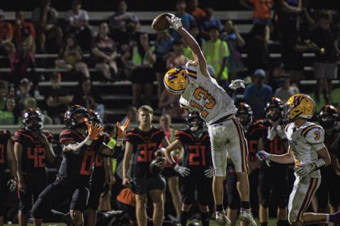 Weleetka Outlaws Defeat Dewar Dragons 36-20