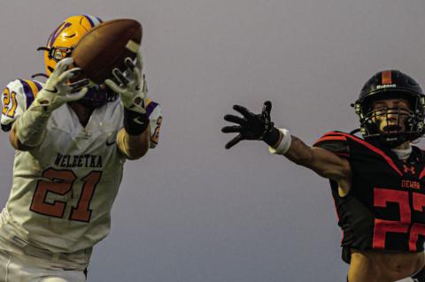 Weleetka Outlaws Defeat Dewar Dragons 36-20