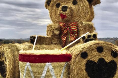 Couple Creates Incredible Hay Bale Scluptures