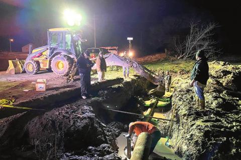 Water line repairs underway in Wetumka/Dustin