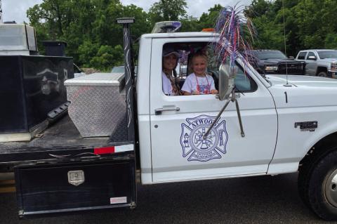 Large Crowd Gathers for 4th of July in Calvin, OK